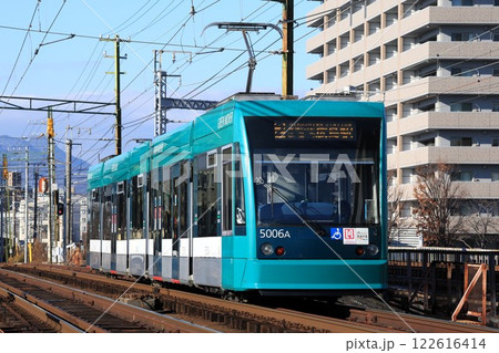 【広島電鉄】5000形〜GREEN MOVER〜（宮島線：修大協創中高前駅） 122616414