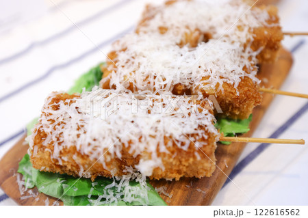 【食べ物】串カツ　大阪名物 122616562