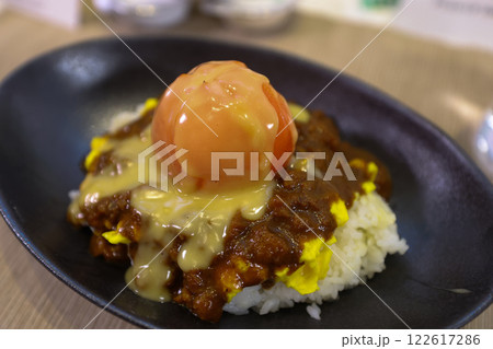 【食べ物】オムキーマカレー 【食べ物】オムキーマカレー 122617286