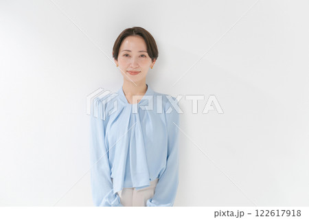 40代女性のポートレート 122617918