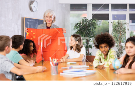 Mature teacher tells pupils the history of China Mature teacher tells pupils the history of China 122617919