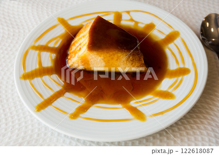 Flan - typical catalan dessert of Catalonia 122618087