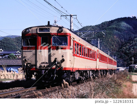 1986年 藍本駅を走る急行丹波のキハ58 1986年 藍本駅を走る急行丹波のキハ58 122618331