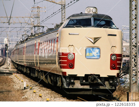 1986年　大阪駅に向かう特急白鳥の回送 122618335