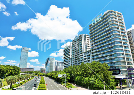 千葉県　海浜幕張　青空と街並み 122618431