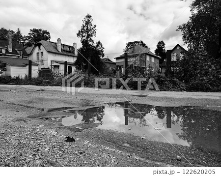 Old dilapidated houses in black and white Old dilapidated houses in black and white 122620205
