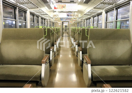 【JR西日本】115系3000番台の車内(山陽本線:下関駅) 【JR西日本】115系3000番台の車内(山陽本線:下関駅) 122621582