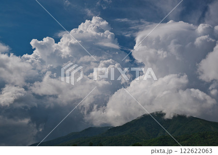 湧き上がる入道雲：蒜山（岡山県真庭市） 122622063