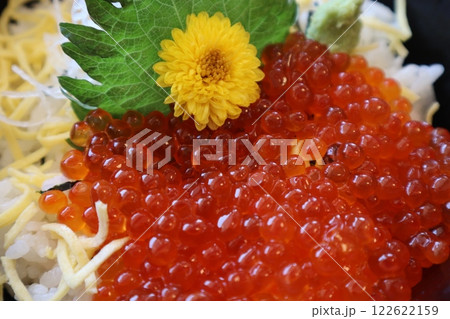 海鮮丼のイクラ丼 122622159