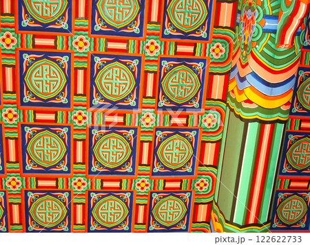 ソウル 昌徳宮 （チャンドックン)の天井装飾 122622733