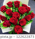 赤いバラの花束 122622873