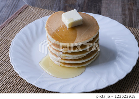 蜂蜜をかけたホットケーキ はちみつが滴るホットケーキ 蜂蜜をかけたホットケーキ はちみつが滴るホットケーキ 122622919
