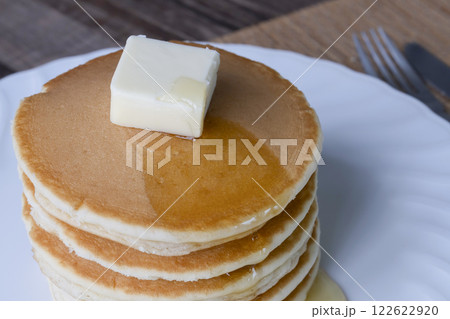 蜂蜜をかけたホットケーキ はちみつが滴るホットケーキ 蜂蜜をかけたホットケーキ はちみつが滴るホットケーキ 122622920