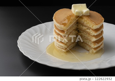 蜂蜜をかけたホットケーキ はちみつが滴るホットケーキ 蜂蜜をかけたホットケーキ はちみつが滴るホットケーキ 122622932