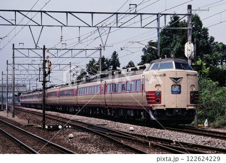 1981年日豊本線新田原駅付近を走る485系特急にちりん 122624229