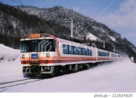 1987年 石勝線十三里駅付近を走る特急おおぞら 1987年 石勝線十三里駅付近を走る特急おおぞら 122624820