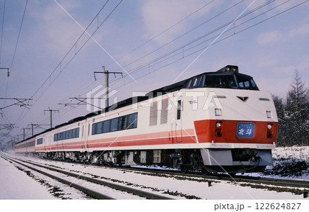 1987年　千歳空港駅付近を走るキハ183特急北斗 122624827