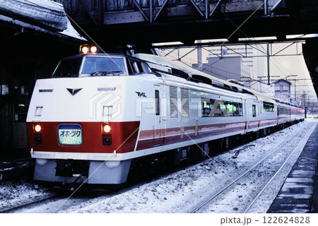 1987年　札幌駅に停車するキハ183特急オホーツク 122624828