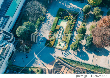 冬の東京の街並み 122624842