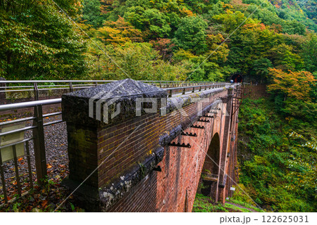 【群馬県】碓氷第三橋梁・めがね橋　秋 122625031