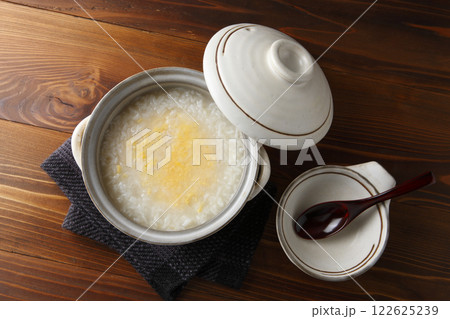 土鍋で作ったたまご粥 土鍋で作ったたまご粥 122625239