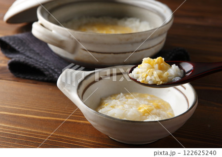 土鍋で作ったたまご粥 122625240