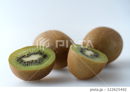 ジューシーなグリーンキウイ - 3:2 122625492