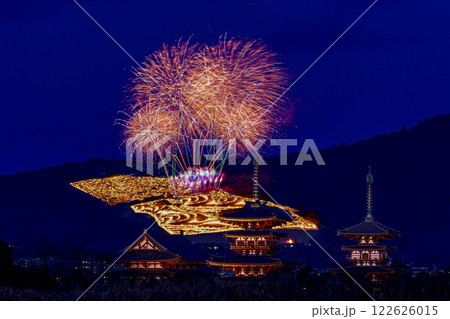 若草山焼きと花火（薬師寺五重塔）-17 122626015