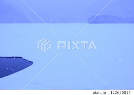 冬の湯ノ湖 冬の湯ノ湖 122626817