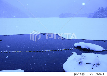 冬の湯ノ湖 冬の湯ノ湖 122626821