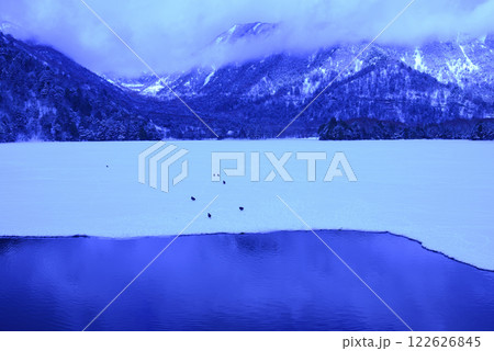 冬の湯ノ湖 122626845
