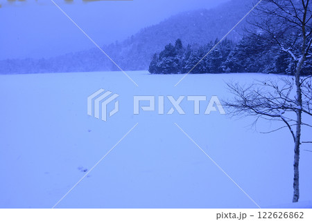 冬の湯ノ湖 冬の湯ノ湖 122626862