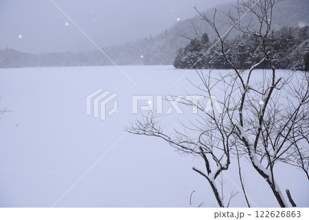 冬の湯ノ湖 122626863