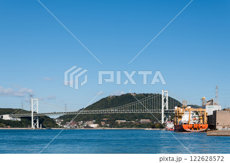 【北九州門司港　関門海峡と関門橋　門司港から】 122628572