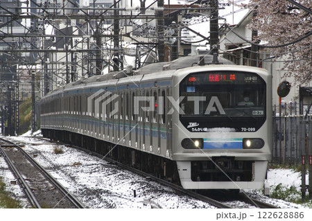 桜隠しの降雪とりんかい線70-000形電車（埼京線直通） 122628886