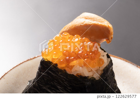 はらこ飯　おにぎり（鮭　いくら） 122629577