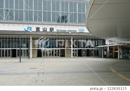 富山駅前の広場 122630123