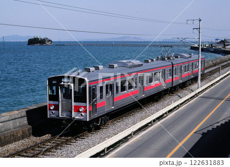 1987年　予讃線宅間駅付近を走る121系電車試運転 122631883