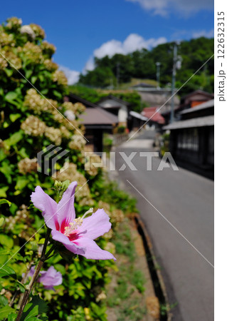 菅谷たたら山内の夏風景(雲南市吉田町) 菅谷たたら山内の夏風景(雲南市吉田町) 122632315