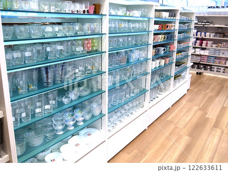 100円ショップ　100均　コップ　食器 122633611