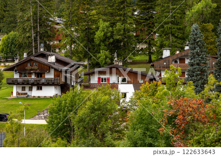 Summer scenery of Cortina d'Ampezzo, Italy 122633643