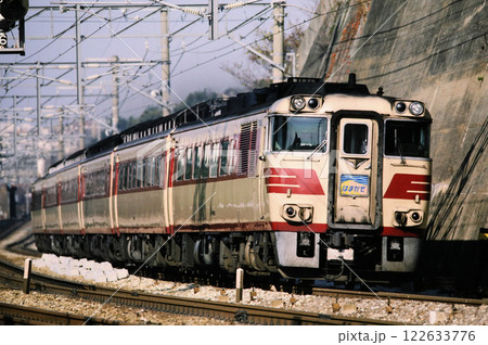 1986年　舞子駅付近を走る特急はまかぜ 122633776