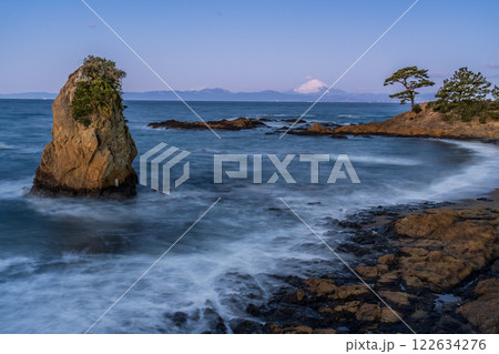 横須賀市秋谷 立石公園から夜明けの富士山をピンクに染めながら沈むビーナスベルト 横須賀市秋谷 立石公園から夜明けの富士山をピンクに染めながら沈むビーナスベルト 122634276