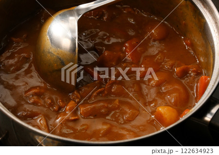 鍋に入った出来たてのカレールウ 鍋に入った出来たてのカレールウ 122634923