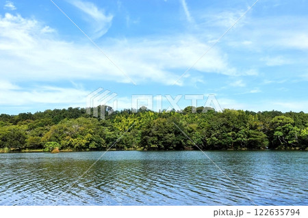 今年の一碧湖の中秋の景色 122635794