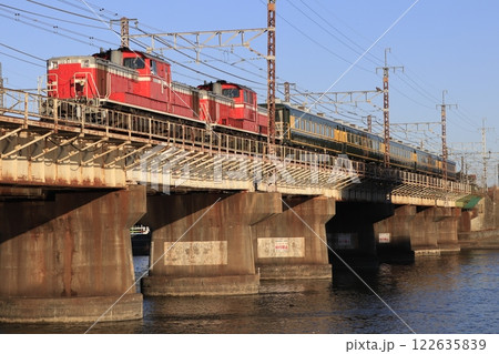 DD51牽引サロンカーなにわ 122635839