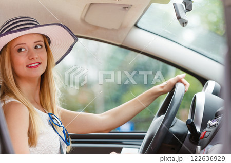 Pretty woman driving her car Pretty woman driving her car 122636929