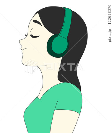 ヘッドホンで音楽を聴く女性 122638376