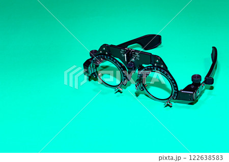 optical device for examining vision a green surface optical device for examining vision a green surface 122638583