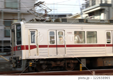 ［TS］東武大師線10050系電車（ワンマン運転：西新井⇔大師前） 122638965